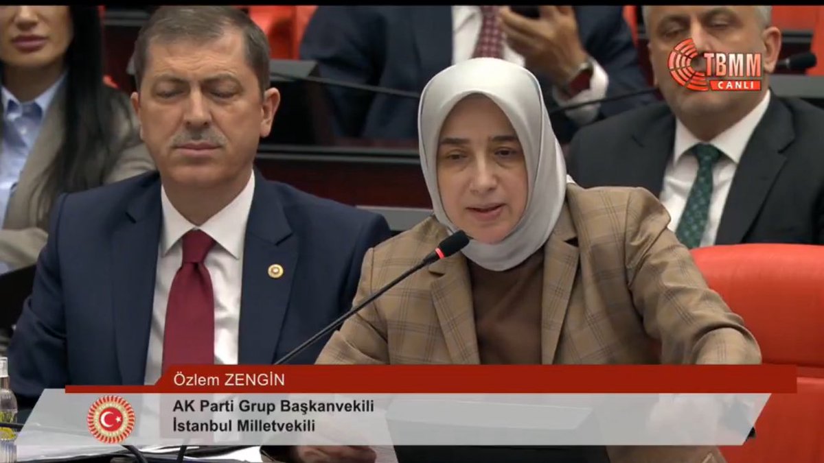 Ak Parti Grup Başkanvekili Özlem Zengin TBMM’de yaptığı konuşmada; 

"Şimdi İsrail ile olan ilişkilerin düzelmesi gerektiğini düşünüyorum.  Çünkü konuşarak bunları halletmemiz lazım."

PEKİ SAYIN ZENGİN 21 YILDIR SİZ NE YAPIYORSUNUZ Kİ ZATEN!

* İsrail Cumhurbaşkanı Şimon Peres’i