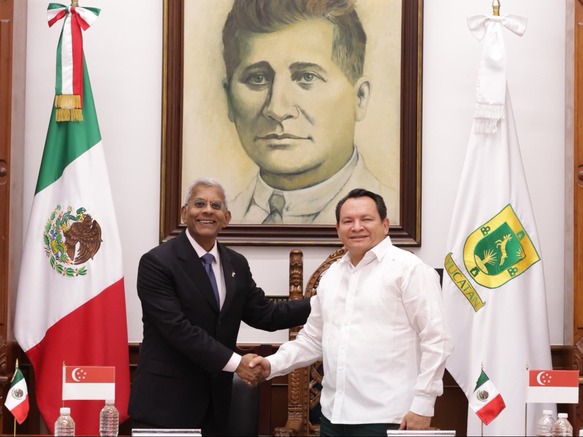 huachodiazmena's tweet image. Recibimos en el Palacio de Gobierno al embajador de Singapur en México, Gerald Singham. 🇲🇽🇸🇬

Conversamos sobre la ampliación del Puerto de Altura de Progreso, una obra que permitirá atraer más inversiones, fortalecer el comercio internacional y dar un nuevo impulso al desarrollo…