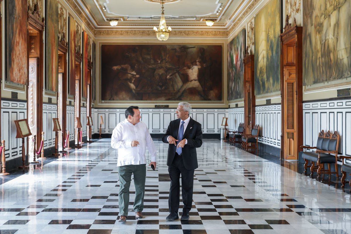 huachodiazmena's tweet image. Recibimos en el Palacio de Gobierno al embajador de Singapur en México, Gerald Singham. 🇲🇽🇸🇬

Conversamos sobre la ampliación del Puerto de Altura de Progreso, una obra que permitirá atraer más inversiones, fortalecer el comercio internacional y dar un nuevo impulso al desarrollo…