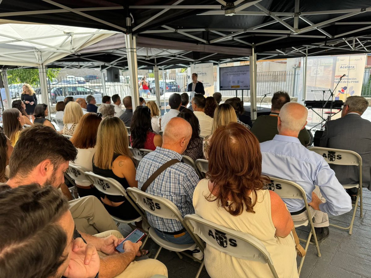 Acelerapyme_AV's tweet photo. )
🌱 Desde la inteligencia artificial hasta la tradición agroalimentaria.
💬 Desde las fundaciones hasta las asociaciones sociales.
👉 El Intercambio de Experiencias de #AceleraPyme mostró que la digitalización en Ávila se
construye con diversidad y colaboración.
#Ávila #Pymes https://t.co/BnmYQnhx21