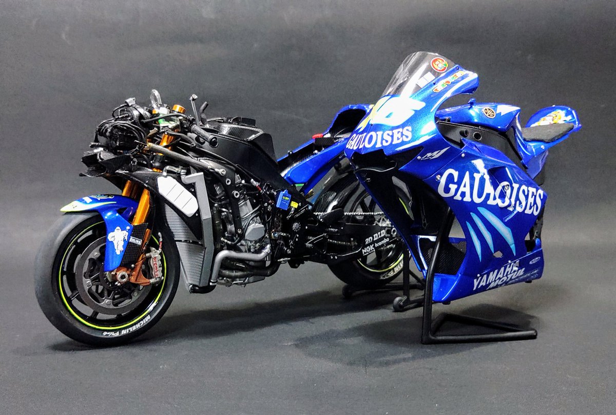 osakin55's tweet photo. TAMIYA YAMAHA YZR-M1`04 Super Detail
ようやく完成しました。
かなり時間掛かりましたが何とか投げ出さずに終らせる事が出来ました😂
続きます…。
#バイクプラモ盛上げ隊
#バイク模型が好きだ
#TAMIYA
#TopStudio https://t.co/nRZiRJqEMT