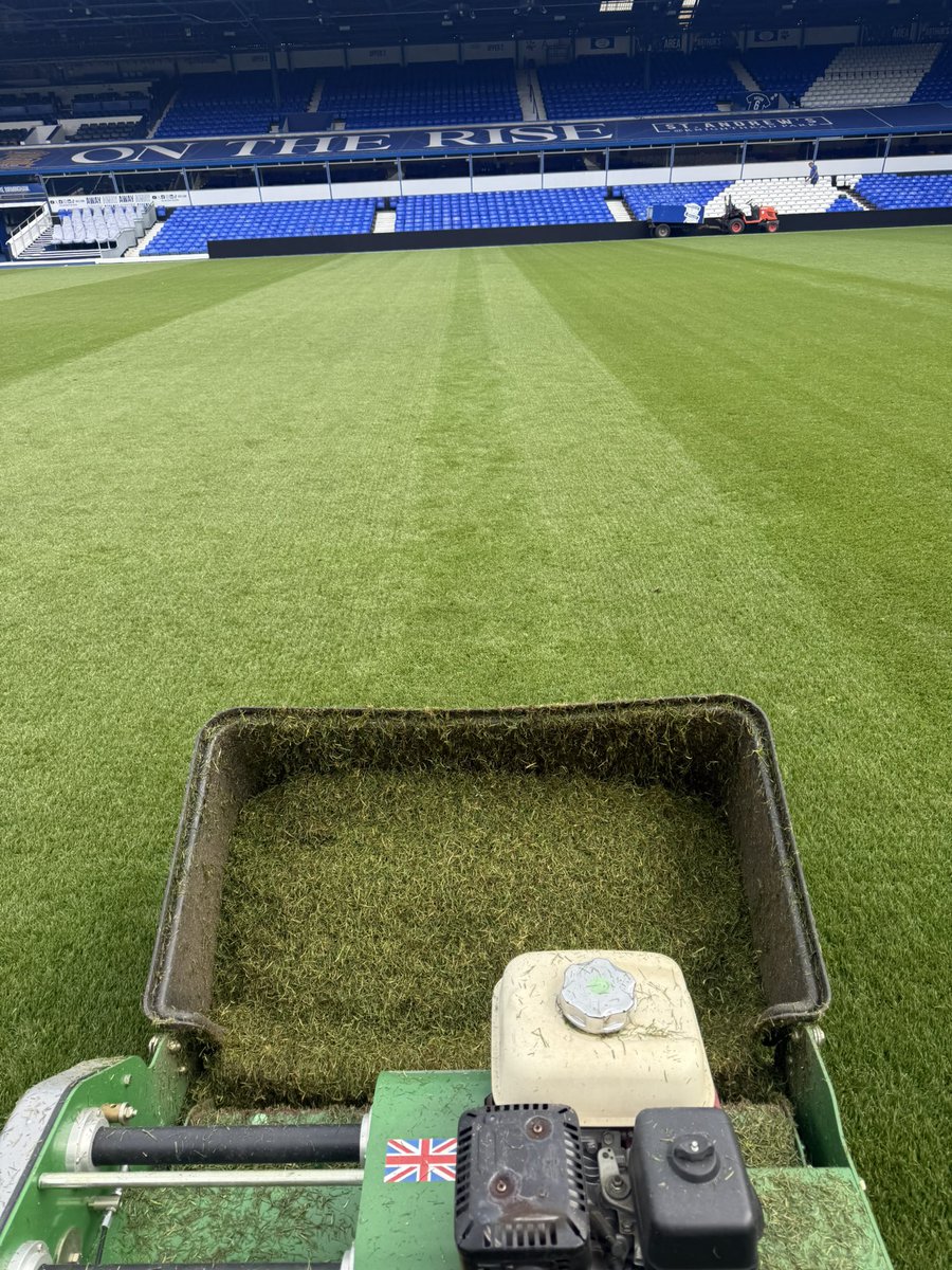 Chris Long tweet media