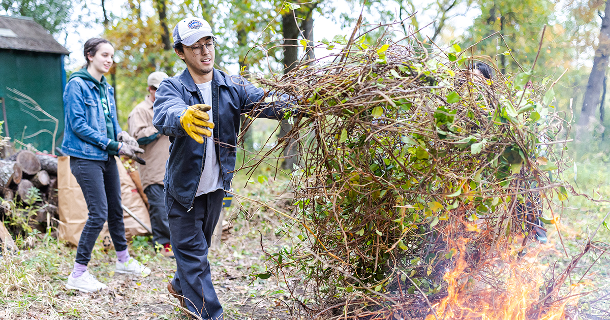 SES students are taking action on critical environmental issues. Restoration Club members enjoy time in nature while working to restore biodiversity at the Loyola University Retreat and Ecology Campus. bit.ly/4lSTN67