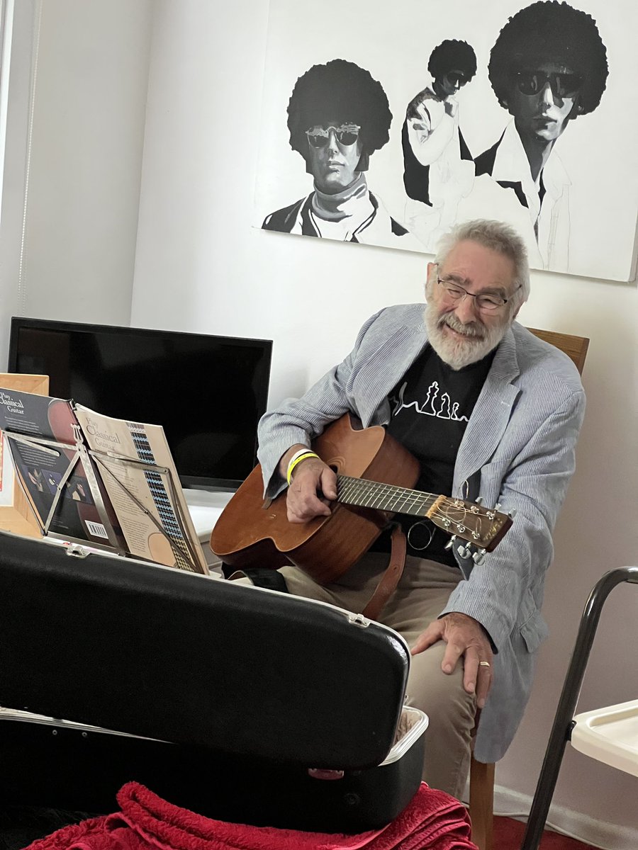 First day home from hospital after fracturing 7 ribs but still playing the guitar 🤣