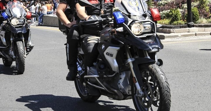 Bursa Emniyet Müdürlüğü’nde görevli polis memuru Mehmet Akpınar, aracında intihar ederek hayatına son verdi 😔

2025 yılının başından bu yana intihar eden polis sayısı 53’e ulaştı...

Ne kadar normalleşti bu durum...

Ölen sanki bir kuş...😡

Personellerinize kumpas kurmaya