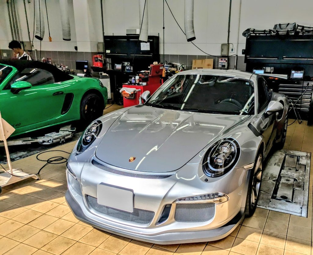 ポルシェの保証ってやはり凄い制度だと思う。年間15万程で安心が買える
サーキット走行も保証条件に抵触しない。ポルシェはやはり名実ともに耐久王者なんですね
相当攻めて走りますが、本当に壊れないです。