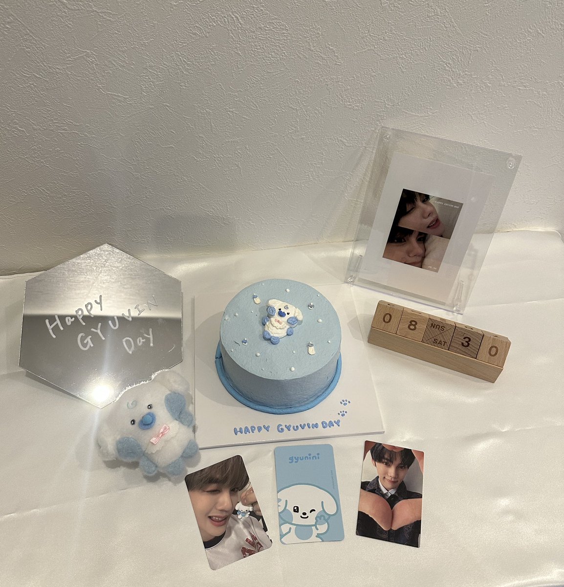 2binz_pinna's tweet photo. 🍼️ 

𝖦𝖸𝖴𝖵𝖨𝖭

𝖧𝖠𝖯𝖯𝖸 𝖡𝖨𝖱𝖳𝖧𝖣𝖠𝖸️🩵

𝖸𝗈𝗎𝗋 𝗌𝗆𝗂𝗅𝖾 𝖻𝗋𝗂𝗀𝗁𝗍𝖾𝗇𝗌 𝖾𝗏𝖾𝗋𝗒𝗈𝗇𝖾’𝗌 𝖽𝖺𝗒, 𝖺𝗇𝖽 𝖨’𝗆 𝗌𝗈 𝗀𝗋𝖺𝗍𝖾𝖿𝗎𝗅 𝖿𝗈𝗋 𝗂𝗍 ☀️

 𝖫𝗈𝗍𝗌 𝗈𝖿 𝗅𝗈𝗏𝖾 📧

#HEREandFOREVERwithGYUVIN
#수시로_규빈이_생일축하중
#HAPPYGYUVINDAY https://t.co/FHU8R8QemQ