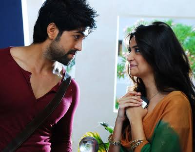 June3rd2k25's tweet photo. I liked #Yash before #Googly also but became his fan after watching this beautiful movie. 

He didn't act, he lived the character of Sharath. Used to watch it on repeat especially beach scene peak performance by #YashBOSS

Bisilu Kudure song lives rent free in my mind 🥹 https://t.co/Dwni1qYgtt