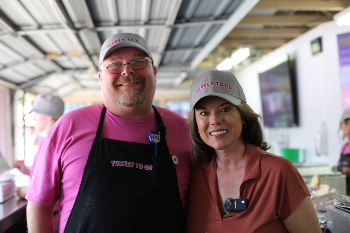 TurkeyToGo's tweet image. Special visitors, small-batch lemonade &amp;amp; turkey legs! This has been a memorable year for Turkey To Go®.