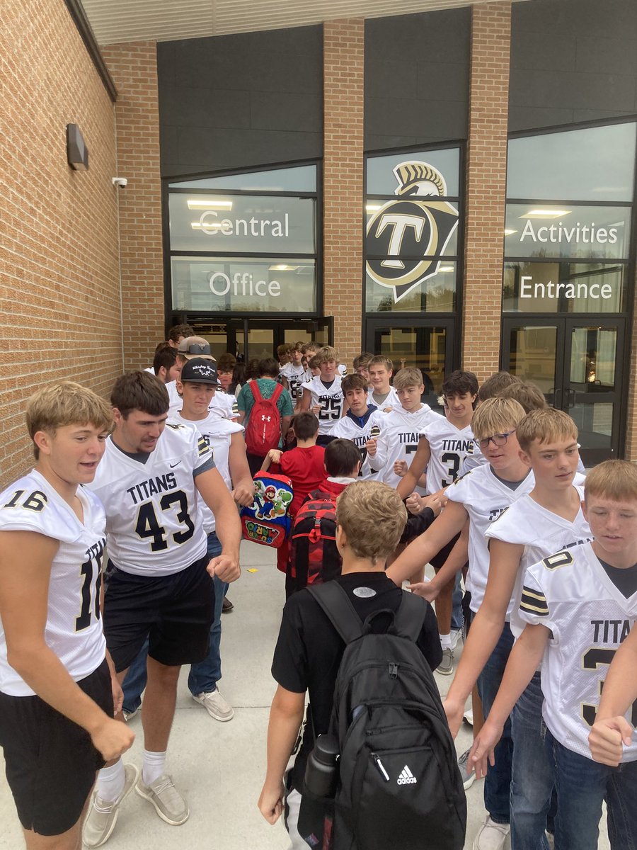 2025 Titan Football season kicks off tonight as we play the Heartland Huskies at 7:00 pm in Henderson. #B2Y.