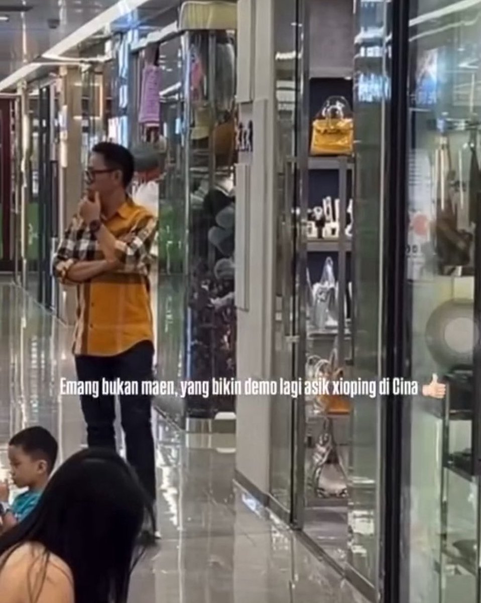 Aurelia V (@senjatanuklir) on Twitter photo Our parliamentary member, Eko Patrio, is busy shopping FAKE GOODS in China with Indonesian taxpayer's money.
<a href="/barengwarga/">Bareng Warga - #IndonesiaGelap</a> <a href="/wordfangs/">Baskara Putra / Hindia</a> <a href="/BudiBukanIntel/">Budi Berdikari ๐ฟ๐ฆ๐จ๐ฎ๐งโโ๏ธโ๐ฆ๐๐จ๐</a> <a href="/sighyam/">yammi</a> Our parliamentary member, Eko Patrio, is busy shopping FAKE GOODS in China with Indonesian taxpayer's money.
<a href="/barengwarga/">Bareng Warga - #IndonesiaGelap</a> <a href="/wordfangs/">Baskara Putra / Hindia</a> <a href="/BudiBukanIntel/">Budi Berdikari ๐ฟ๐ฆ๐จ๐ฎ๐งโโ๏ธโ๐ฆ๐๐จ๐</a> <a href="/sighyam/">yammi</a>