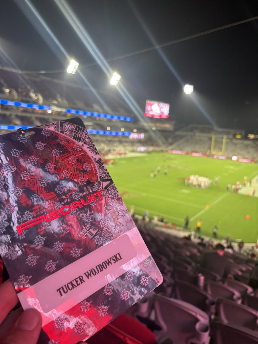 After a great game day visit and conversation with <a href="/CoachRLindley/">Ryan Lindley</a>, I am honored to receive an offer from San Diego State University! ⚫️🔴
#AztecFAST🍢

<a href="/CoachRoyM/">Roy Manning</a> <a href="/SeanDillonSDSU/">Sean Dillon</a> <a href="/Tana_Vea/">Tana J. Vea</a>  <a href="/KSpaldingSDSU/">Kyle Spalding</a> <a href="/GregBiggins/">Greg Biggins</a> <a href="/adamgorney/">Adam Gorney</a> <a href="/ChadSimmons_/">ChadSimmons</a> <a href="/BrandonHuffman/">Brandon Huffman</a> <a href="/CoachTroop3/">elite_Threatz</a>