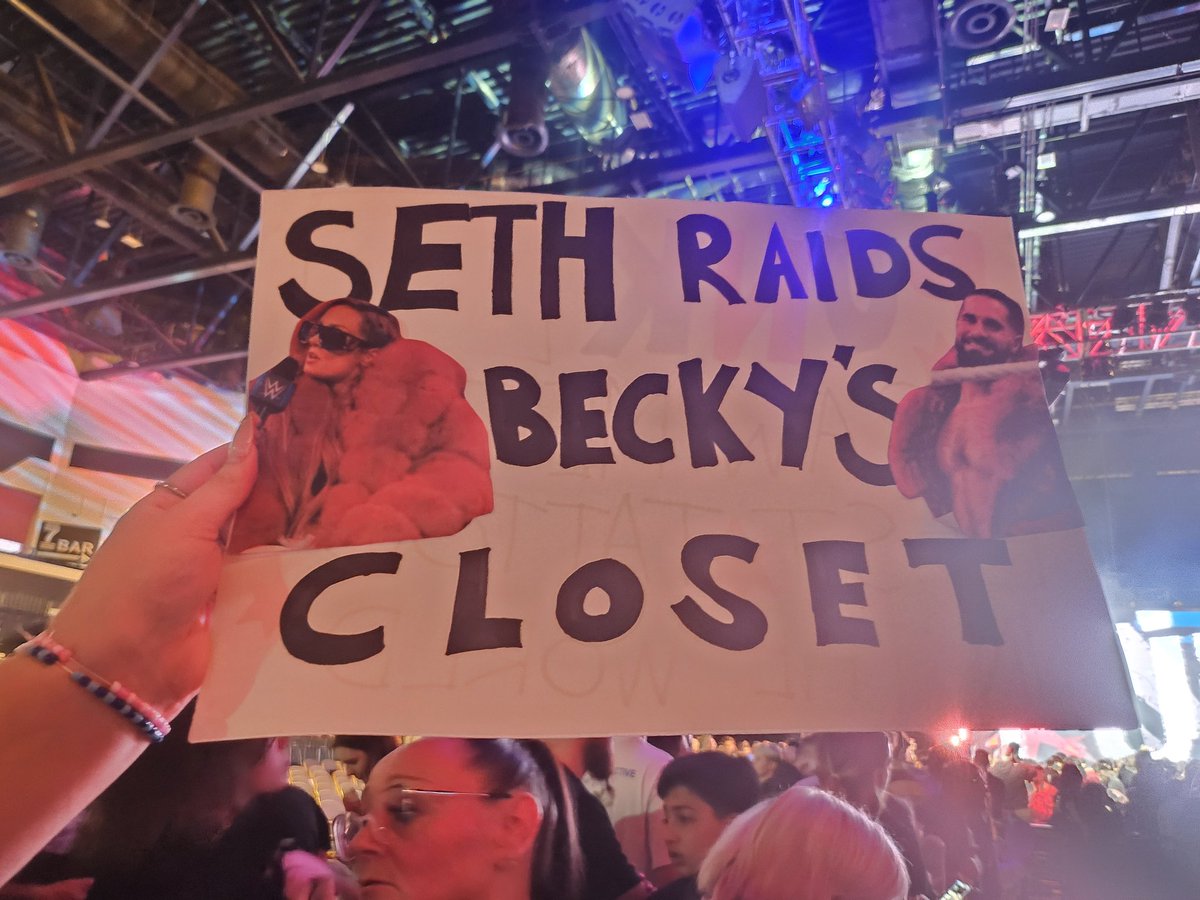 The award for best sign in Cardiff goes too....... #wwe #clashinparis #wwecardiff
