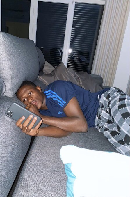 beatriizsmendes's tweet image. Eu o video todo // eu quando vi o seba