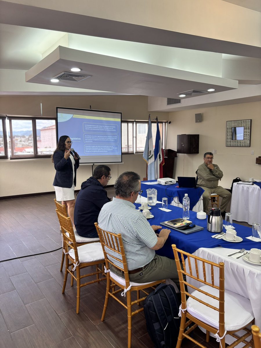 En Quetzaltenango estuvimos socializando el proyecto de  ley para la creación del ente regulador  de agua potable y asi  poder seguir trabajando los consensos con los diferentes actores que estén involucrados con  el servicio del agua potable.