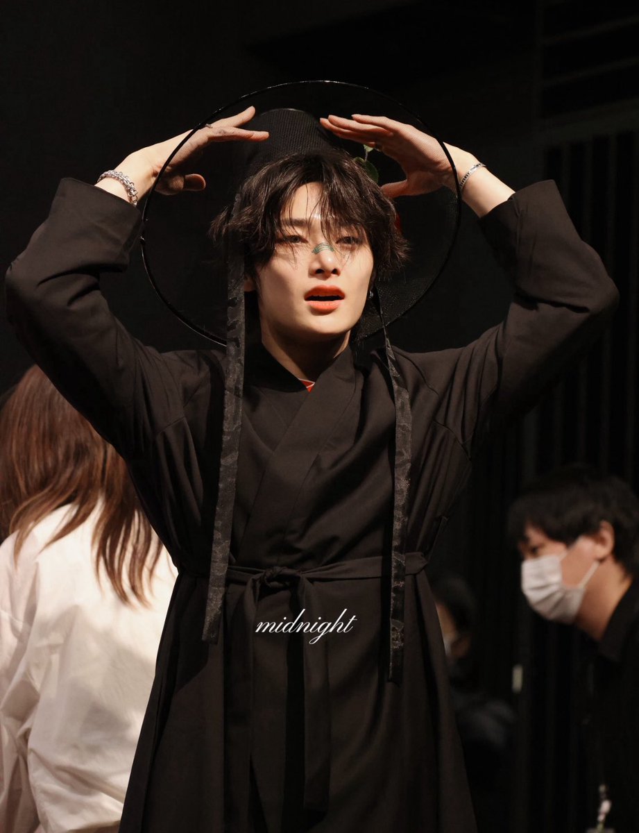 he is real life jinu i don’t think you understand how mentally deranged i am feeling right now