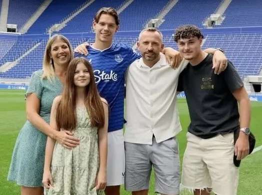 Ell Bretland tweet media