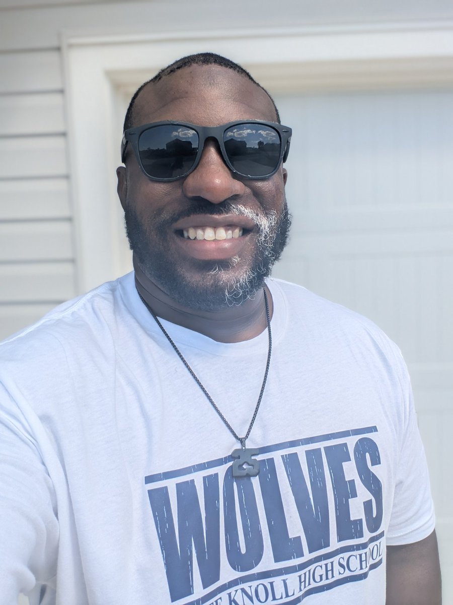 PriceChrisCoach's tweet photo. On #GameDay We Wear White 🥶💧❄️

#FOCUSFriday 

[5] Trust in the LORD with all thine heart; And lean not unto thine own understanding. [6] In all thy ways acknowledge him, And he shall direct thy paths.

Proverbs 3:5-6 KJV

#FOCUS | #PACKMentality | #COACHCP https://t.co/HNLQVHQChd