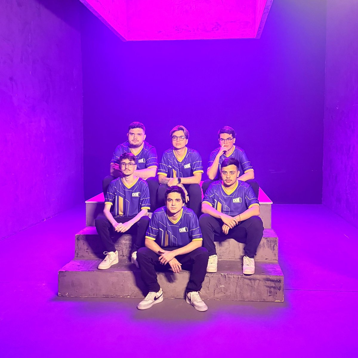 ENXteam's tweet image. A segunda temporada da SAL 2025 está chegando... 

Não sei vocês, mas o Ademiro aqui está 1000% fechado e ansioso para ver esse squad nos servidores! 🔥

Anota aí: dia 6 de setembro, nos canais oficiais de @R6esportsBR 

#goenx 🟣🟡