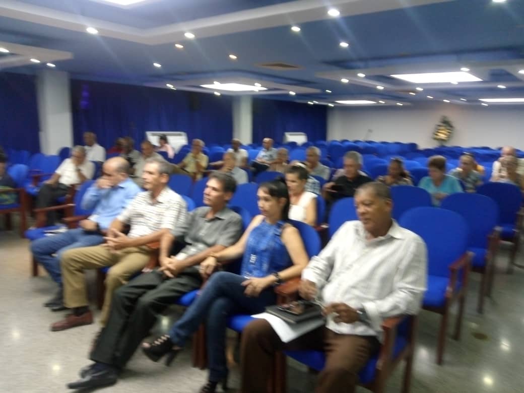 Presidido por <a href="/E_RdgzDavila/">Eduardo Rodríguez Dávila</a>, se realizó en la mañana de hoy el acto de Entrega y Recepción del Cargo de Jefe de la Secretaria del Ministro del Transporte. Hizo entrega del cargo el compañero Roberto García Díaz quien se desempeñó en el mismo durante más de 6 años.