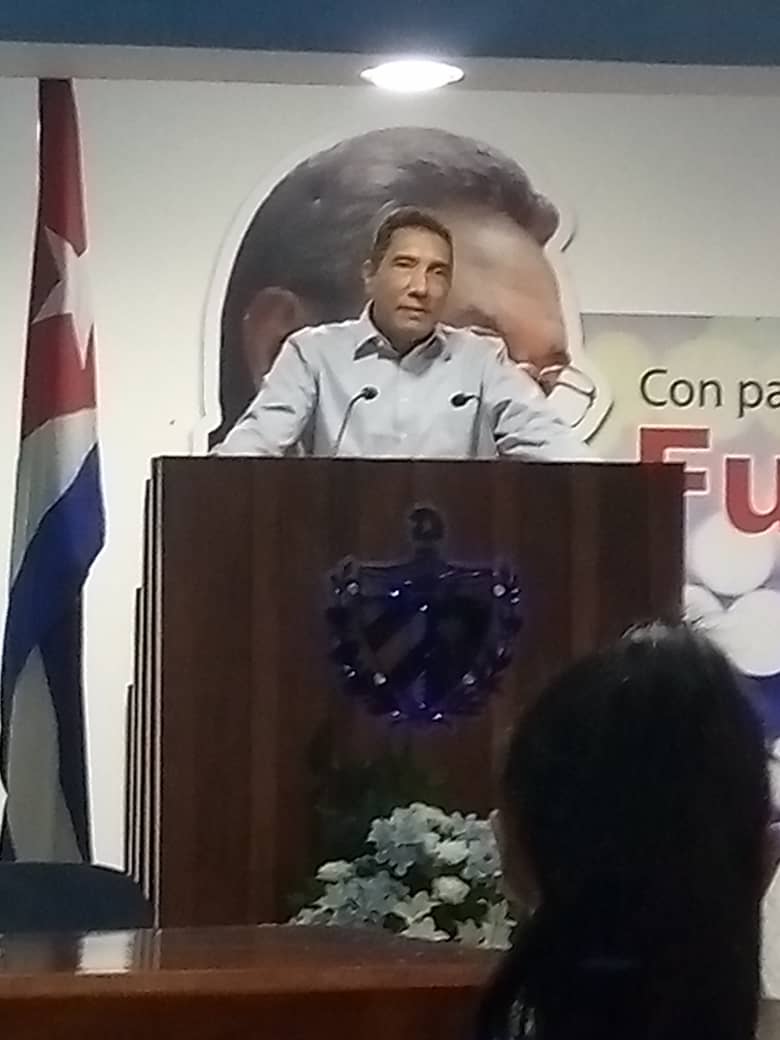 MitransCuba's tweet image. Al hacer las conclusiones @E_RdgzDavila,  destacó el trabajo realizado por el cuadro saliente, Roberto García Díaz y agradeció su acompañamiento en cada jornada de labor, su compromiso y su entrega en cada momento.