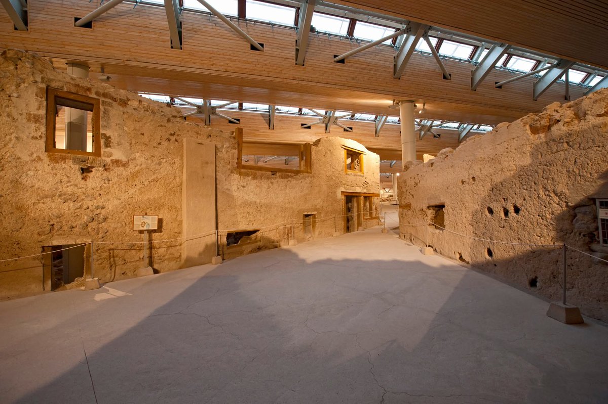 Nefelina451806's tweet image. 🏛️ Akrotiri of Thira: #Santorini’s ancient city frozen in time

Step back 3,500 years to a Bronze Age settlement preserved beneath #volcanic ash. Wander through advanced architecture, admire vibrant frescoes, uncover daily life from a thriving civilisation suddenly abandoned.