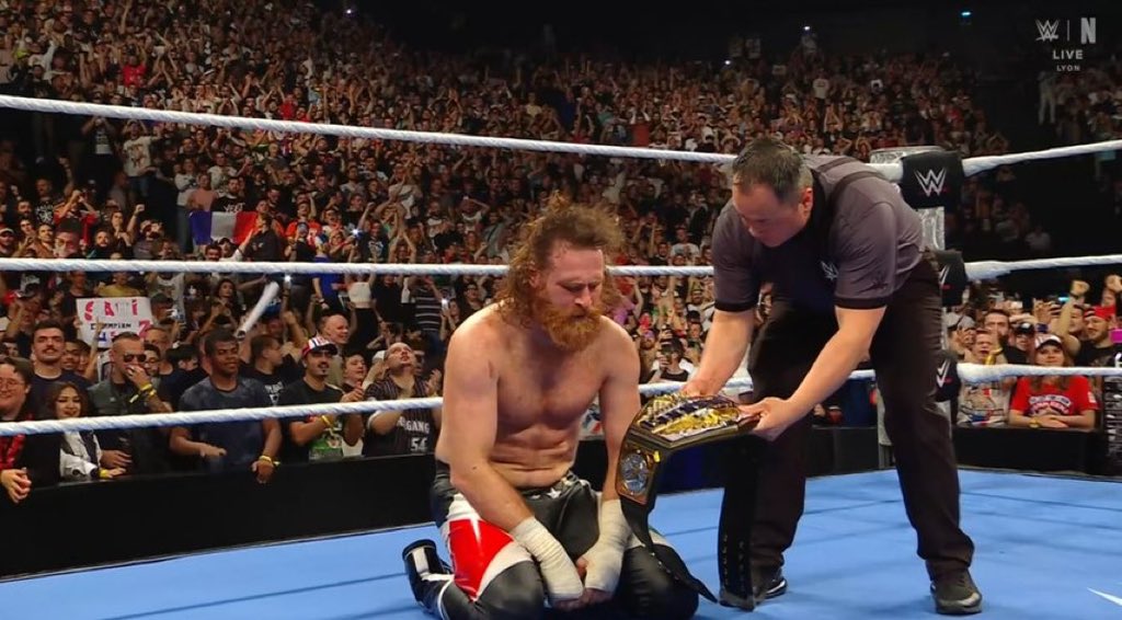 انا سعيد ❤️
#SmackDown #SamiZayn #SoloSikoa #USChampion