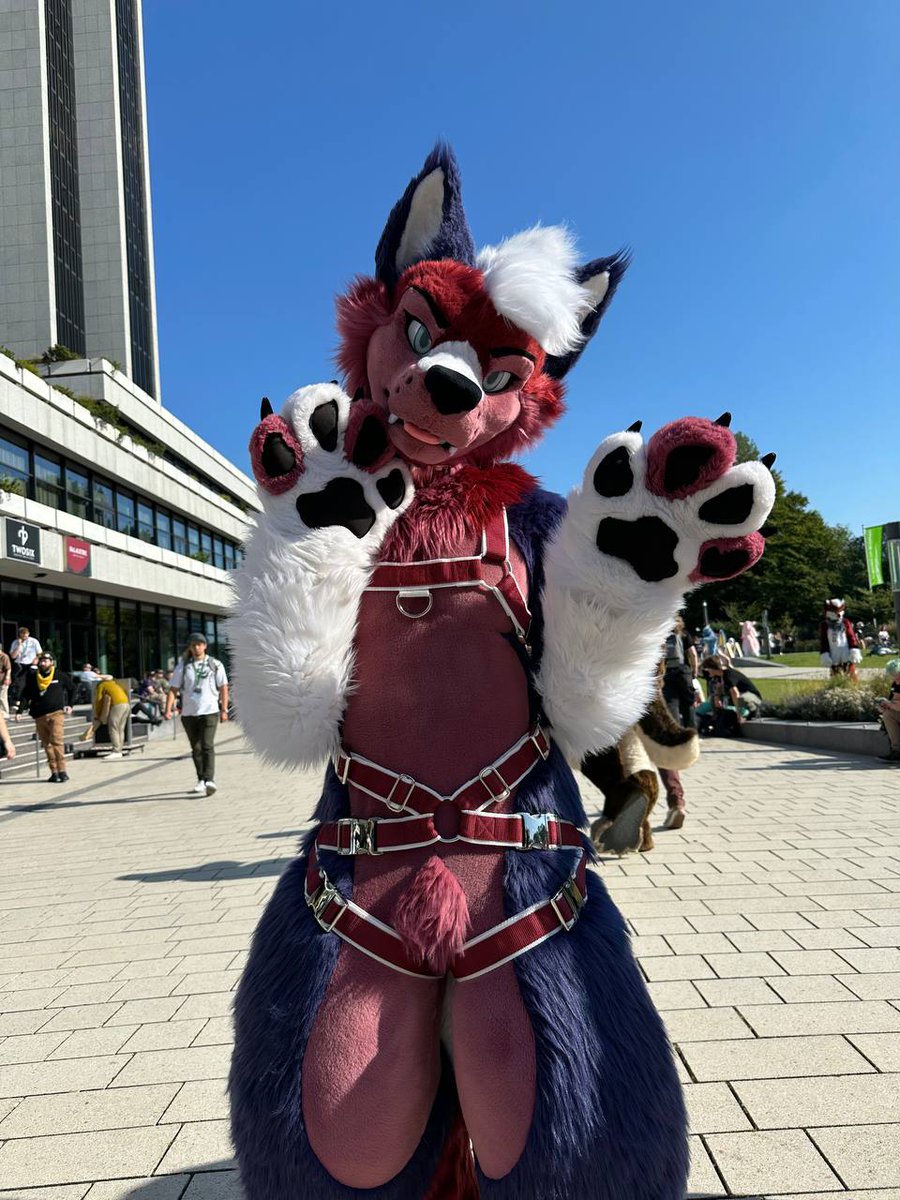 Who will this goober see at #eurofurence this year? 👀

📸 <a href="/VutieDeer/">Vutie @ANE, NFC</a> 
#FursuitFriday