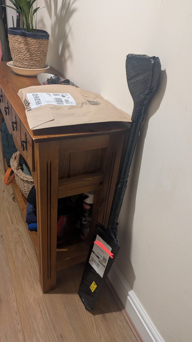 A parcel may have arrived for me Moya ..... Aye , it has ...😮#buried ....<a href="/macdonald241/">William MacDonald 🏴󠁧󠁢󠁳󠁣󠁴󠁿🏔🏕</a>