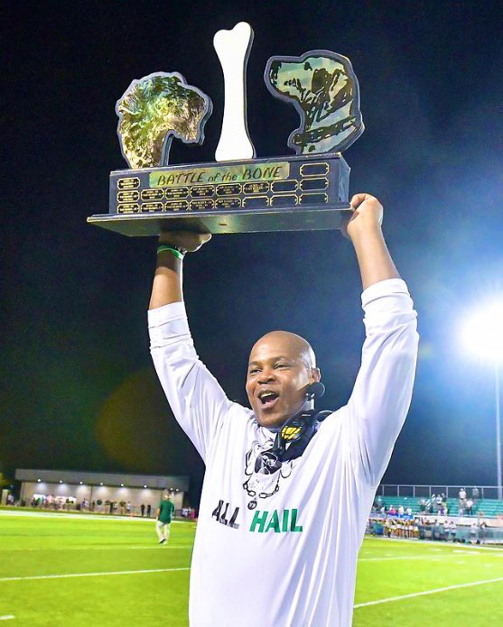 pointerfootball's tweet image. It’s always great to have former Pointers come speak to our Dawgs. It’s even more special when it’s BOTB Week! Thanks to Clark Moore for coming home on this special occasion. #GoDawgs #BOTB #SetThePACE