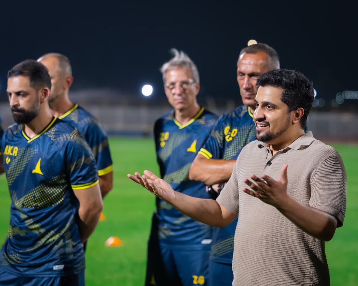 شكراً دكتورنا ❤️
على كل ما قدمته لنادينا الحبيب 💛💚

عمل رائع بلا أزمات مصطنعه 💪🏼

#الشباب_الخليج