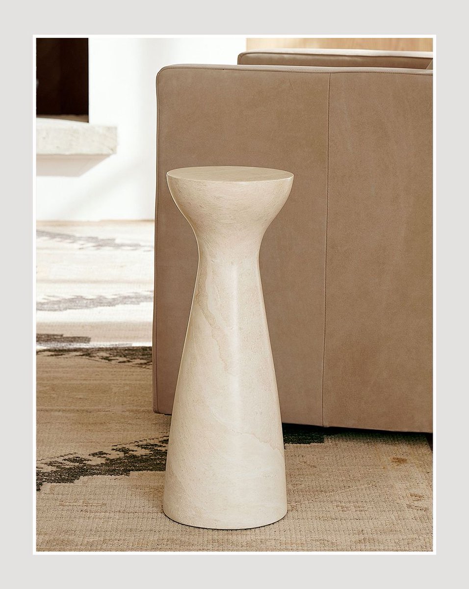 Conservatory_Gr's tweet image. Nothing completes a living room space like a stunning side table feature!✨

#DecorInspiration - Add the perfect side table piece to your decor space, creating an element of contrast, balance and functionality to your space. 🌿 #SideTables #HomeDecor

Photo Credit: #PotteryBarn