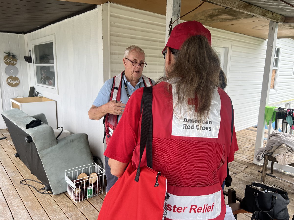 As we head into #LaborDayWeekend, we're grateful for our responders who are available 24/7/365 because disasters don't take holidays. Volunteers like Vickie and Dan are ready to provide comfort &amp; care when the unexpected happens -- like this Orlando home fire caused by lightning.