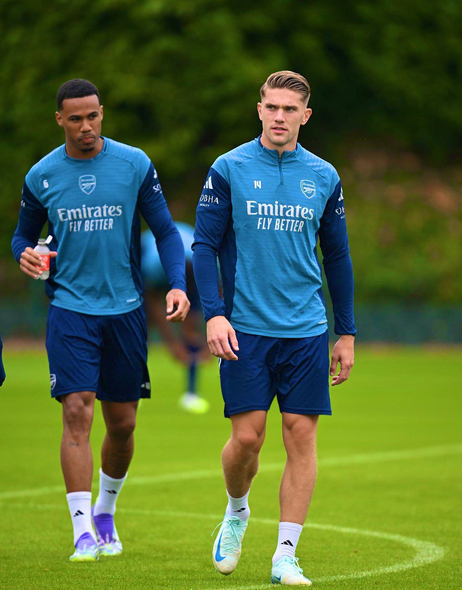 AFC__Xtra's tweet photo. Gabriel Magalhães and Viktor Gyökeres getting prepped for Liverpool clash 🤩 https://t.co/6AfTQ77WLd