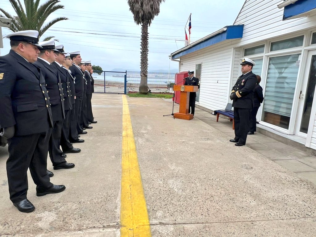 Capitanía de Puerto de Los Vilos efectúa ceremonia en conmemoración al 177 aniversario de la Dirección General del Territorio Marítimo y Marina Mercante, otorgando condecoración por años de servicio al personal que cumple con requisitos institucionales.