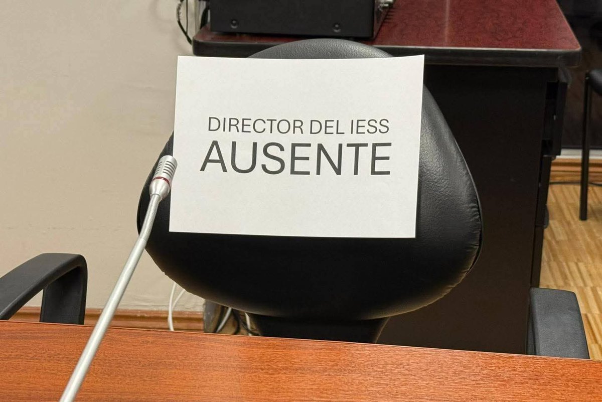 No asistieron ninguno de los ministros de salud, de finanzas, ni el director del IESS a la Comisión de Garantías Constitucionales, de la Asamblea Nacional, para rendir cuentas sobre la crisis hospitalaria que vive hoy el país. 

Ya ves mijo, ellos solo sienten desprecio x vos.