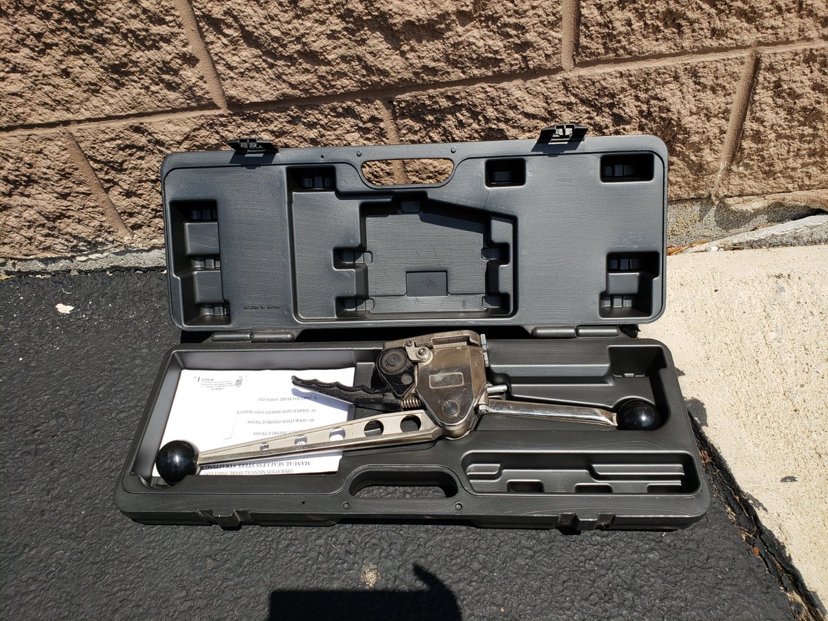 tradepostpawn's tweet image. 📦 Heavy-duty jobs need heavy-duty tools!
Encore EP-2010 sealless banding tool + dispenser + 3 spools of 3/4" steel strapping. 💪
#IndustrialTools #Strapping #WarehouseLife #HeavyDuty #TradingPostPawn #ShopSmall #ShopLocal #APawnShopIsLikeABoxOfChocolates
