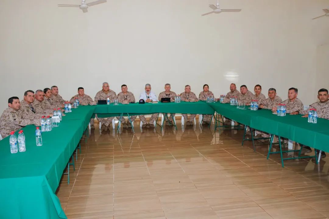 py_urgente's tweet photo. 📍#DESTACABLE— Seguridad de primer nivel en el WRC del Paraguay 2025, Itapúa 🇵🇾

🚨 El ministro del Interior, @EnriqueRieraE, junto al comando institucional de la @policia_py, coordina en tiempo real las acciones de seguridad en todos los tramos y alrededores del WRC Rally del Paraguay 2025. 

👮🏻 La mesa de coordinación, instalada en Itapúa, trabaja las 24 horas durante toda la agenda del evento para garantizar que esta gran fiesta internacional se desarrolle con éxito y proyecte al país como un referente de seguridad ante el mundo.

📷 Gentileza
