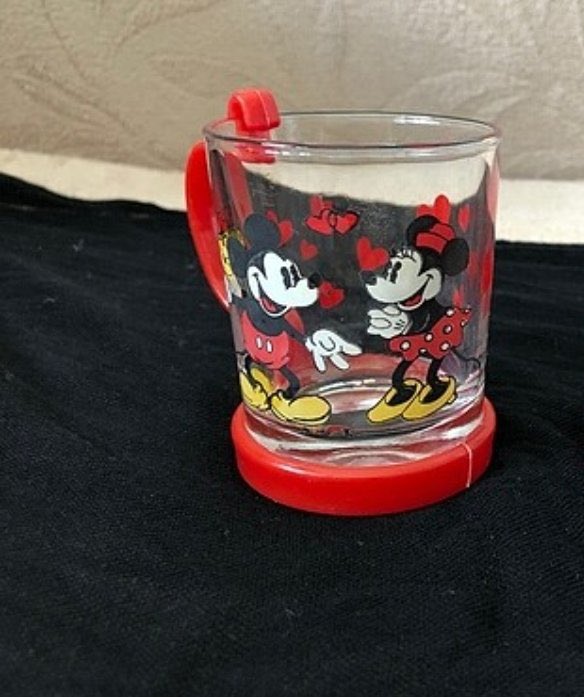 bu bardakla asidi kacmis kola ictigim günleri özledim