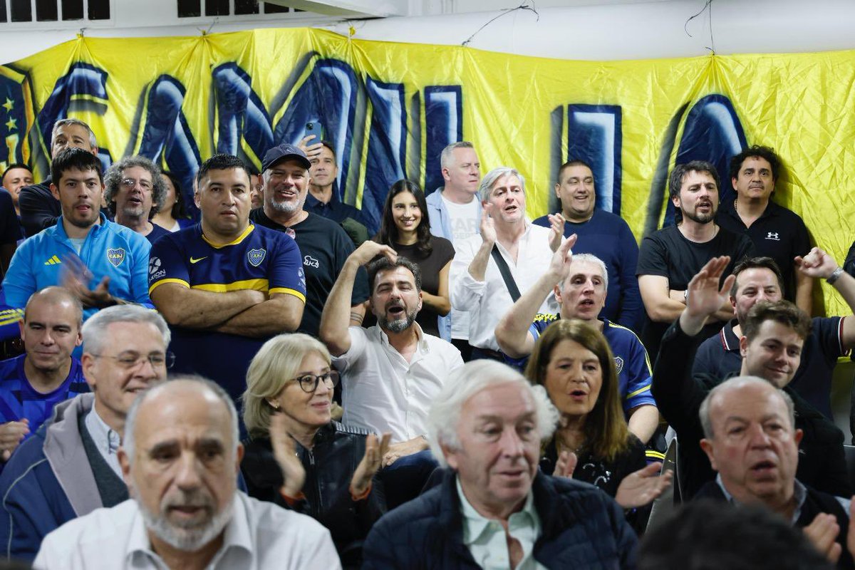 Hay equipos que dejan una huella imborrable. Y el Boca del ‘81, por un montón de razones, es uno de ellos.
Ayer nos dimos el gusto de homenajearlos.

Muchas gracias a Miguel Brindisi, el Ruso Ribolzi, el Chino Benítez y el Mono Perotti por venir a compartir una noche inolvidable.