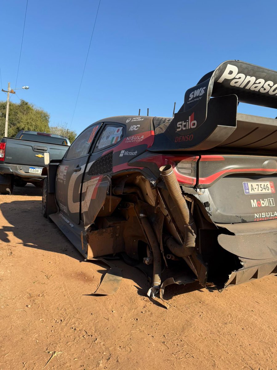 Así termina el auto de <a href="/TakamotoKatsuta/">Takamoto Katsuta</a> en la SS7 
#RallydelParaguay 
#WRC
