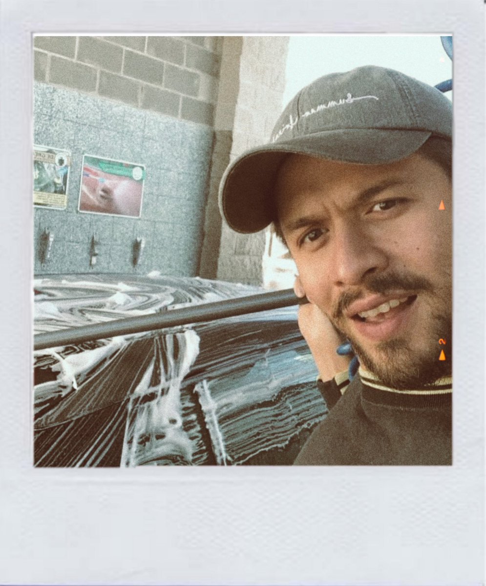 brellyius's tweet image. Hargreeves living their best life: