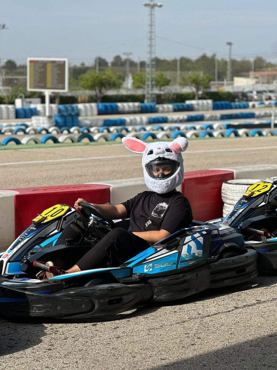 Razemon_'s tweet image. 💥TE NECESITO💥
Mañana a partir de las 10:00 de la mañana, en las historias de Kart Royale necesito que vayas a votarme. 
Vamos a hacer realidad del sueño del conejo y lo veremos participar en Granada  🥺