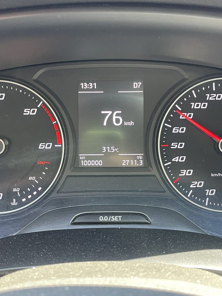 Bugün görseldeki oldu. Galiba araba konusunda en büyük takıntım KM :) 

Günümüzde bu KM çok değil biliyorum ama evlat artık 9 yaşında, dizel ve dsg…Ağır bakımlara para vermemek, daha yeni ve benzinli arabaya binmek için satacağım. 

2 yılda 1 araba değişmek galiba en mantıklısı.