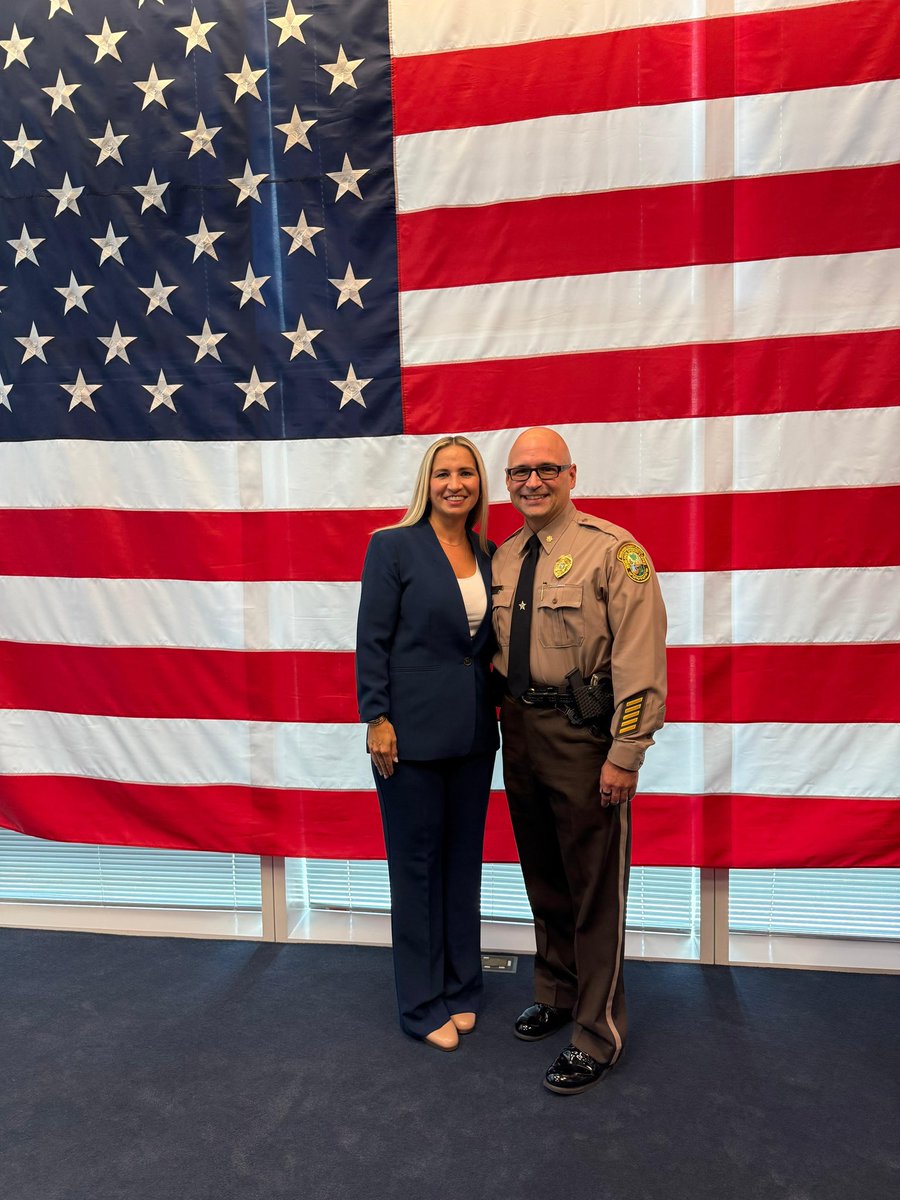 Today, we had the honor of witnessing the swearing-in of Priscilla Perez-Lopez as Acting United States Marshal for the Southern District of Florida. She was sworn in by United States Marshals Service Director Gadyaces S. Serralta. Please join us in congratulating Acting Marshal