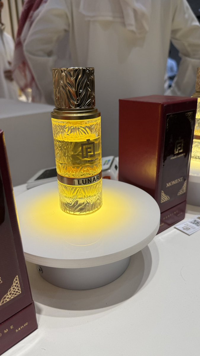 والله كنا بنبثركم بالحصريات ولكن الزحمة ماهم ملحقين أببدًا الله يبارك لهم ويرزقهم من واسع فضله لاحنا اللي صورنا عدل ولا هم اللي تفضوا لنا يصورون البوث الوحيد اللي مزحوم بهالزحمة
"بوث فيندر" تبارك الله صدق🙏🏻♥️
#فيندر_للعطور_في_الجوف #بهاج