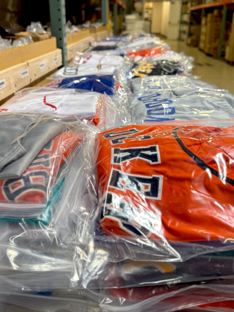 Steel City Collectibles (@scctradingcards) on Twitter photo Who needs a new signed jersey? 🙋 Who needs a new signed jersey? 🙋