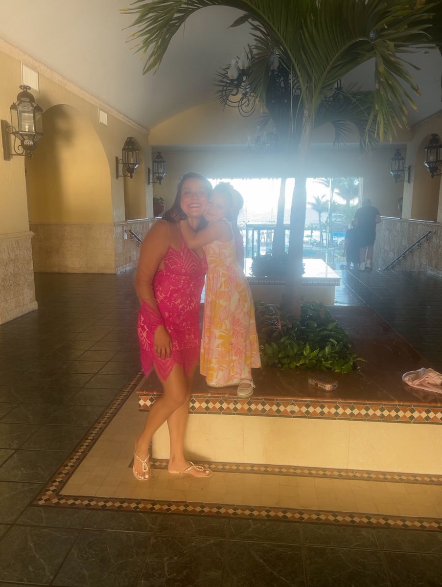 LisaLo1111's tweet photo. Happy Cancun 🏝️ https://t.co/b7zRt0IfbR