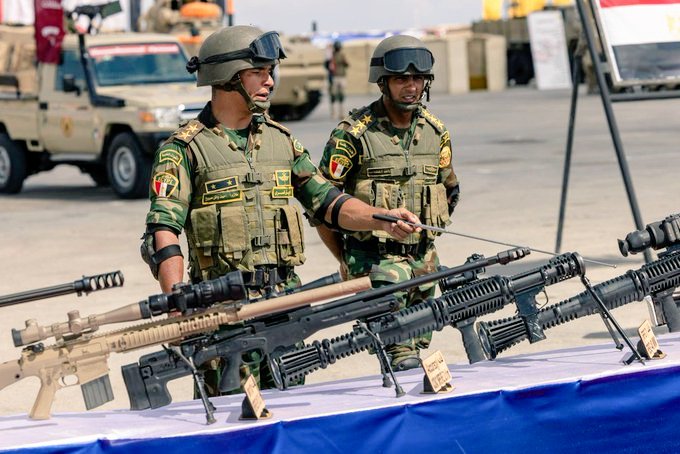 OSINT_MASR's tweet photo. صورة لقوات #المظلات_المصرية 🇪🇬 في الاصتفاف
بخوذات #BK3 و فزيست #BLACK_HAWK
لمناورات النجم الساطع ٢٠٢٥
ويظهر عدد من المعدات المستخدمة :-
#RPG #Rocket_Lancher UPGRADED 
#M110 DMR #KAC
#SINPER 7.62X51mm #NATO
#LandCruiser #Toyota
#specialforces 
#Egypt https://t.co/vUJGBRQ1AW