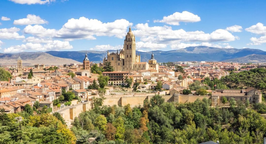 En una semana.. finde/puente.. 
Segovia nos espera 🤩 
con paradita en los madriles que tanto nos gustan 🙊 <a href="/JuanjoMayo/">Juanjo Mayo</a>